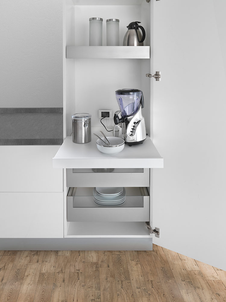 https://www.salice.com/media/immagini/1695_n_runners-and-drawers-pull-out-shelf-IMG-V-15.jpg