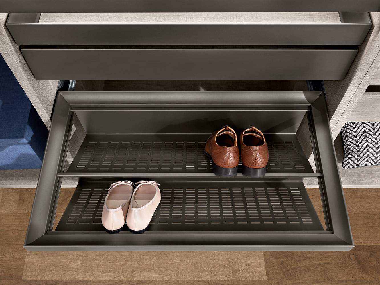 EXCESSORIES PULL-OUT Metal shoe for drawer